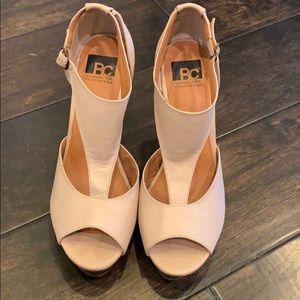 BCBG cream wedge
